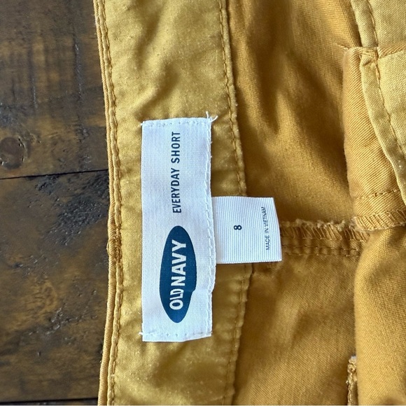 Old Navy Everyday Shorts - Picture 3 of 4